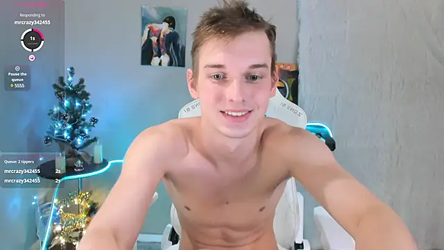 Snapshot of 4ever_dude chatting on 12.21.24 4ever dude online show from 12.21.24