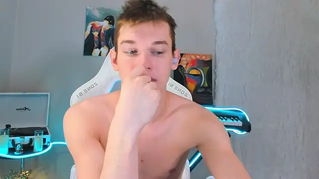 Snapshot of 4ever_dude chatting on 02.12.25 4ever dude online show from 02.12.25