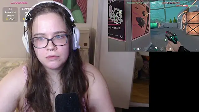 Snapshot of playvalorantwithmenow chatting on 12.26.24 playvalorantwithmenow online show from 12.26.24