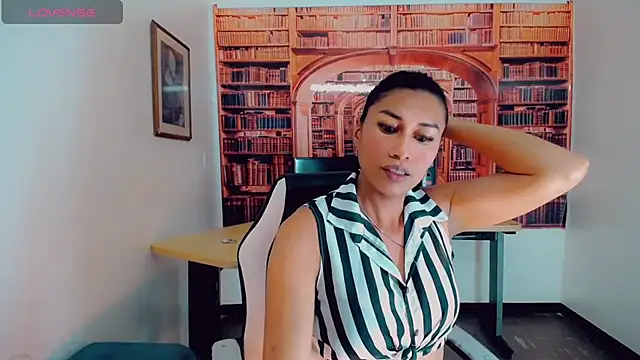 Snapshot of khiara_moretti chatting on 12.27.24 khiara moretti online show from 12.27.24