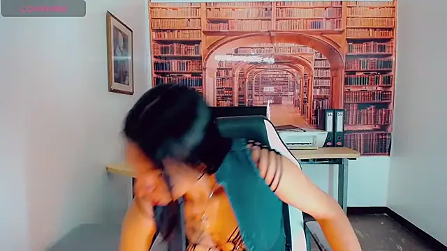 Snapshot of khiara_moretti chatting on 01.04.25 khiara moretti online show from 01.04.25