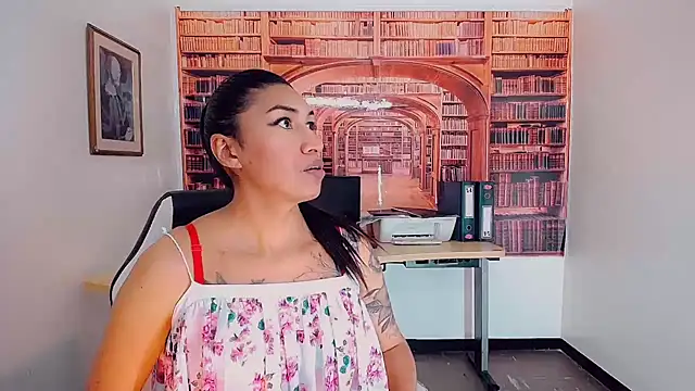 Snapshot of khiara_moretti chatting on 02.05.25 khiara moretti online show from 02.05.25