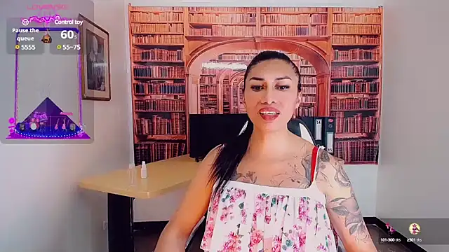 Snapshot of khiara_moretti chatting on 02.05.25 khiara moretti online show from 02.05.25