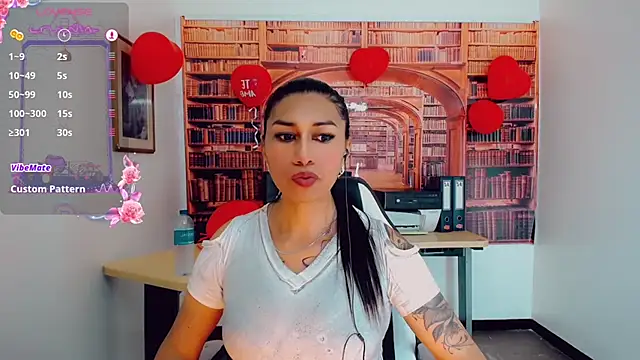 Snapshot of khiara_moretti chatting on 02.18.25 khiara moretti online show from 02.18.25