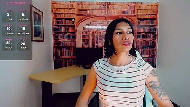 Snapshot of khiara_moretti chatting on 02.25.25 khiara moretti online show from 02.25.25