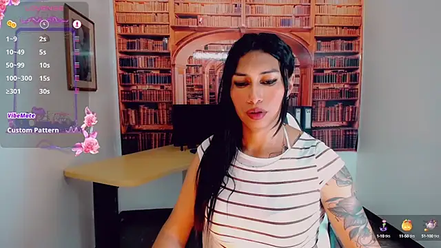 Snapshot of khiara_moretti chatting on 02.25.25 khiara moretti online show from 02.25.25