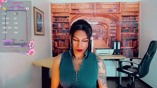 Snapshot of khiara_moretti chatting on 03.06.25 khiara moretti online show from 03.06.25