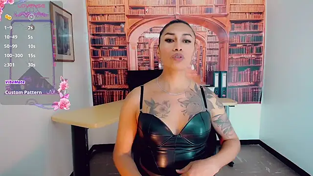 Snapshot of khiara_moretti chatting on 03.11.25 khiara moretti online show from 03.11.25