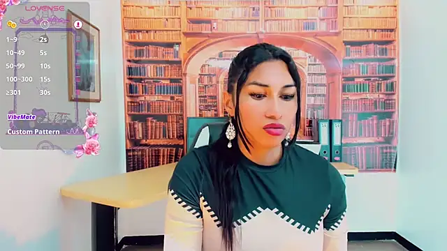 Snapshot of khiara_moretti chatting on 03.14.25 khiara moretti online show from 03.14.25