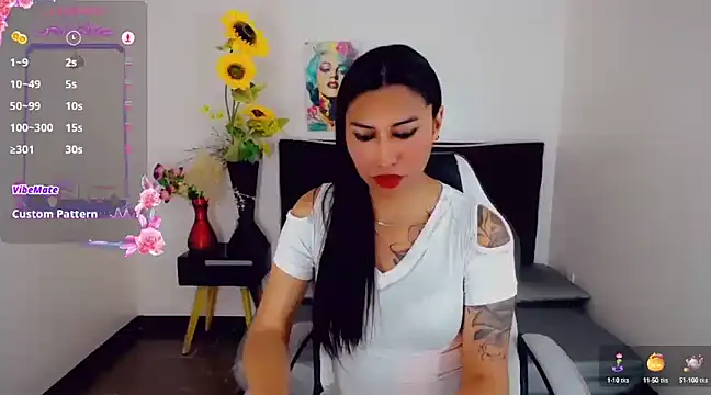 Snapshot of khiara_moretti chatting on 03.18.25 khiara moretti online show from 03.18.25