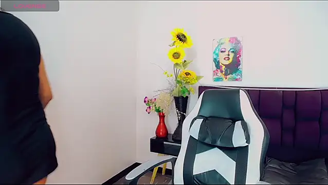 Snapshot of khiara_moretti chatting on 03.20.25 khiara moretti online show from 03.20.25