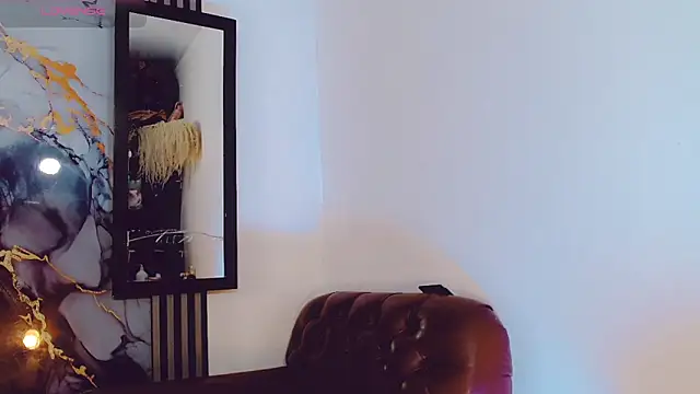 Snapshot of khiara_moretti chatting on 11.10.25 khiara moretti online show from 11.10.25