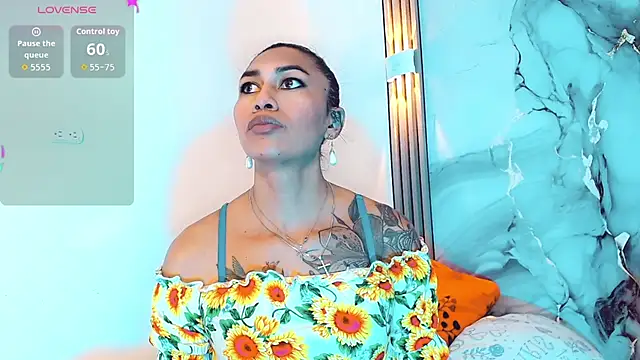 Snapshot of khiara_moretti chatting on 11.24.25 khiara moretti online show from 11.24.25