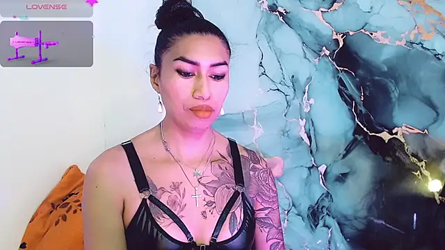 Snapshot of khiara_moretti chatting on 11.26.25 khiara moretti online show from 11.26.25