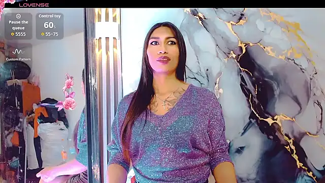 Snapshot of khiara_moretti chatting on 12.15.25 khiara moretti online show from 12.15.25