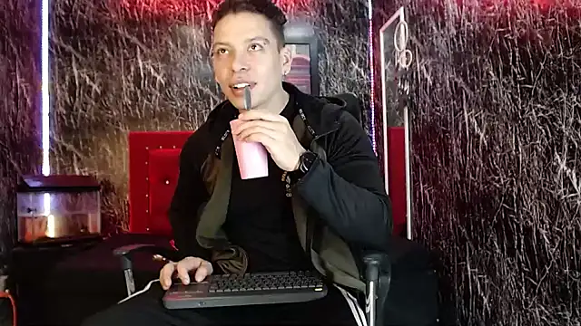 Snapshot of Baxter_Dex chatting on 12.22.24 Baxter Dex online show from 12.22.24