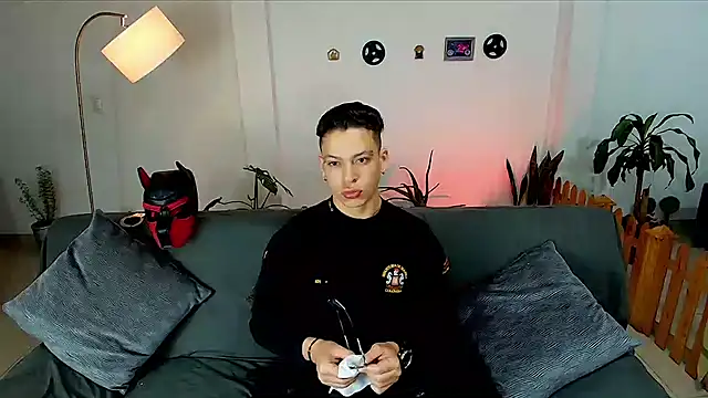 Snapshot of Baxter_Dex chatting on 02.04.25 Baxter Dex online show from 02.04.25