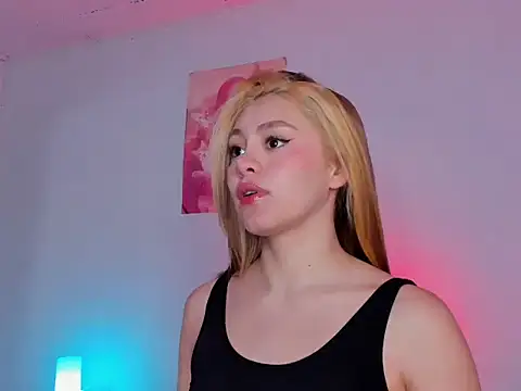 Snapshot of sammy_greyy chatting on 04.03.26 sammy greyy online show from 04.03.26