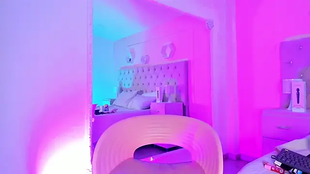 Agathaargent  online show from 12.09.24