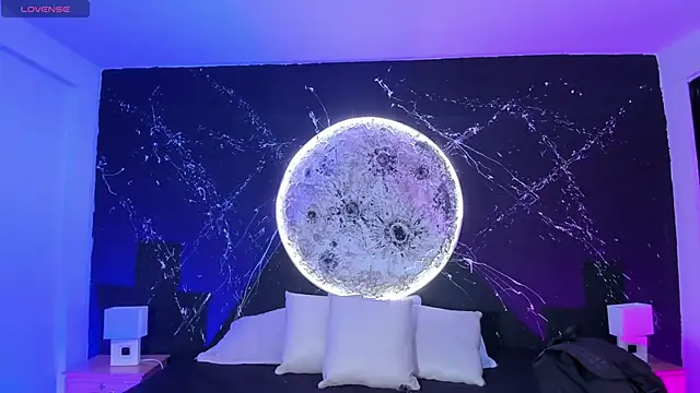 Agathaargent  online show from 01.25.25