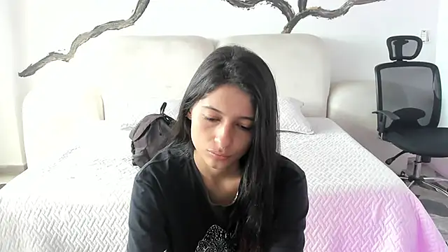 Agathaargent  online show from 01.30.25