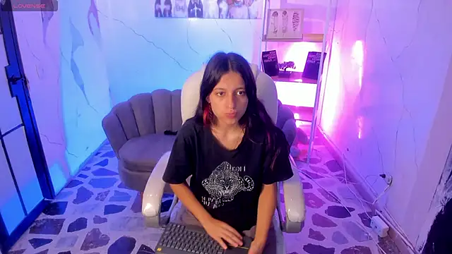 Agathaargent  online show from 09.30.25