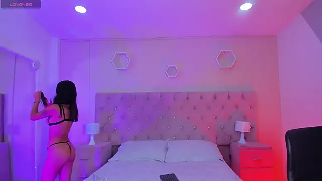 Agathaargent  online show from 11.23.25