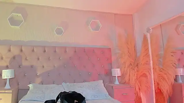 Agathaargent  online show from 12.21.25