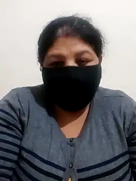 Snapshot of Shoni__ chatting on 12.04.24 Shoni online show from 12.04.24