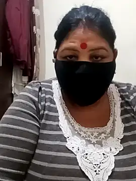 Snapshot of Shoni__ chatting on 12.10.24 Shoni online show from 12.10.24