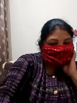 Snapshot of Shoni__ chatting on 12.17.24 Shoni online show from 12.17.24