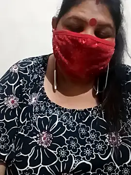 Snapshot of Shoni__ chatting on 12.26.24 Shoni online show from 12.26.24