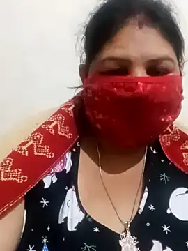 Snapshot of Shoni__ chatting on 12.27.24 Shoni online show from 12.27.24