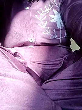 Snapshot of Shoni__ chatting on 12.16.25 Shoni online show from 12.16.25