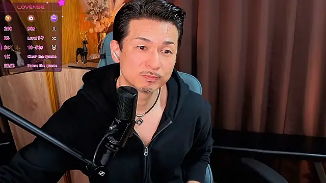 Snapshot of HARU-outdoor-x chatting on 11.14.25 HARU-outdoor-x online show from 11.14.25