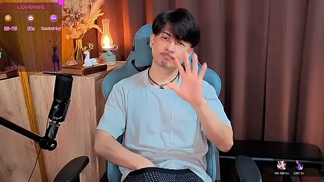 Snapshot of HARU-outdoor-x chatting on 11.24.25 HARU-outdoor-x online show from 11.24.25