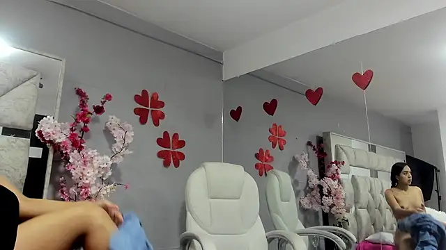 Snapshot of Sara_Greey chatting on 02.15.25 Sara Greey online show from 02.15.25