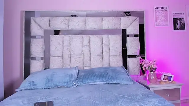 Snapshot of Sara_Greey chatting on 09.22.25 Sara Greey online show from 09.22.25