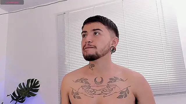 Snapshot of ftmphilip_ chatting on 10.23.25 ftmphilip online show from 10.23.25