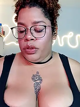 Snapshot of Dirty_sara17 chatting on 11.14.25 Dirty sara17 online show from 11.14.25