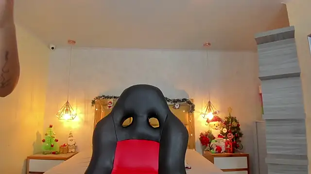 LARSONMIA online show from 12.20.25