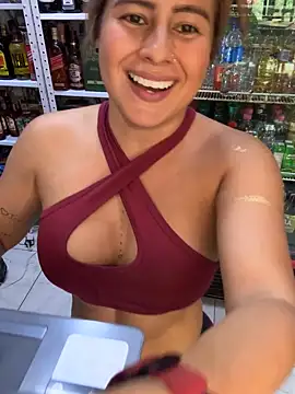 Amber Martins  online show from 02.04.25