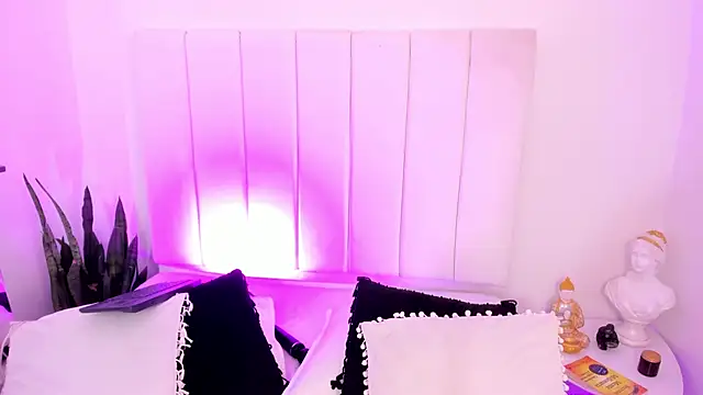 Amber Martins  online show from 02.11.25