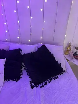 Amber Martins  online show from 01.11.26