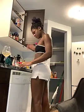 Snapshot of ninaperry777 chatting on 02.28.25 ninaperry777 online show from 02.28.25