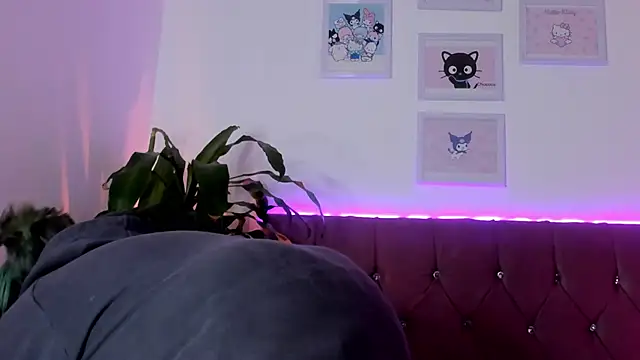 Snapshot of lucky-leah chatting on 02.14.25 lucky-leah online show from 02.14.25