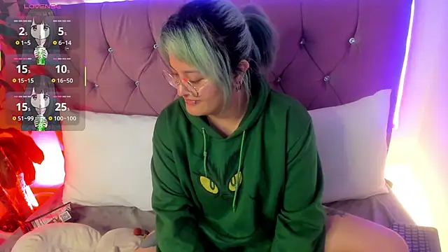 Snapshot of lucky-leah chatting on 02.16.25 lucky-leah online show from 02.16.25