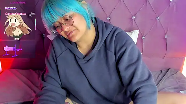 Snapshot of lucky-leah chatting on 02.25.25 lucky-leah online show from 02.25.25