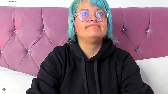 Snapshot of lucky-leah chatting on 03.06.25 lucky-leah online show from 03.06.25