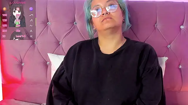 Snapshot of lucky-leah chatting on 03.18.25 lucky-leah online show from 03.18.25